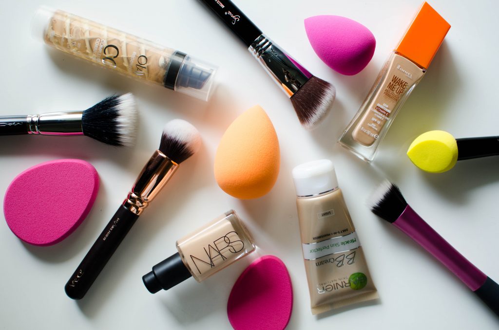 Makeup Blending Sponges - Different types and a step-by-step guide